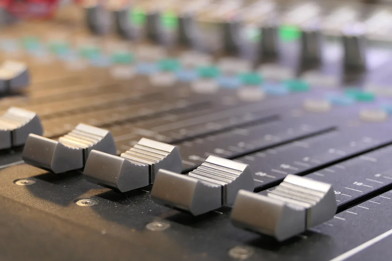 mixing, console, studio, mixer, music, equipment, professional, recording, technology, broadcast, volume, disco, electronic, stereo, producer, radio, club, equalizer, broadcast, radio, radio, radio, radio, radio, equalizer. Fictional case: correcting a producer credit