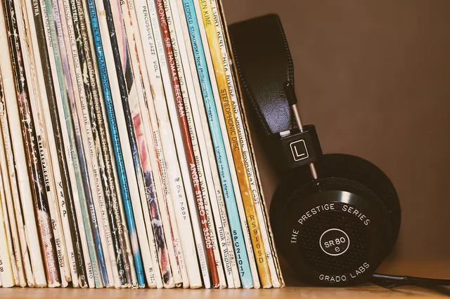 headphones, music, song, foam, playlist, band, singer, wire, vinyl, brown music, brown headphones, playlist, playlist, playlist, playlist, playlist, vinyl, vinyl. Music reporting and criticism: a practical guide